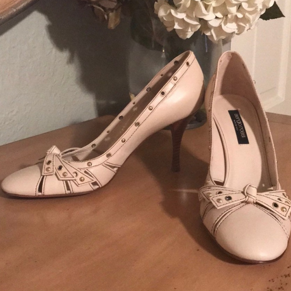 NWOB Sergio Rossi bow grommet leather pumps.